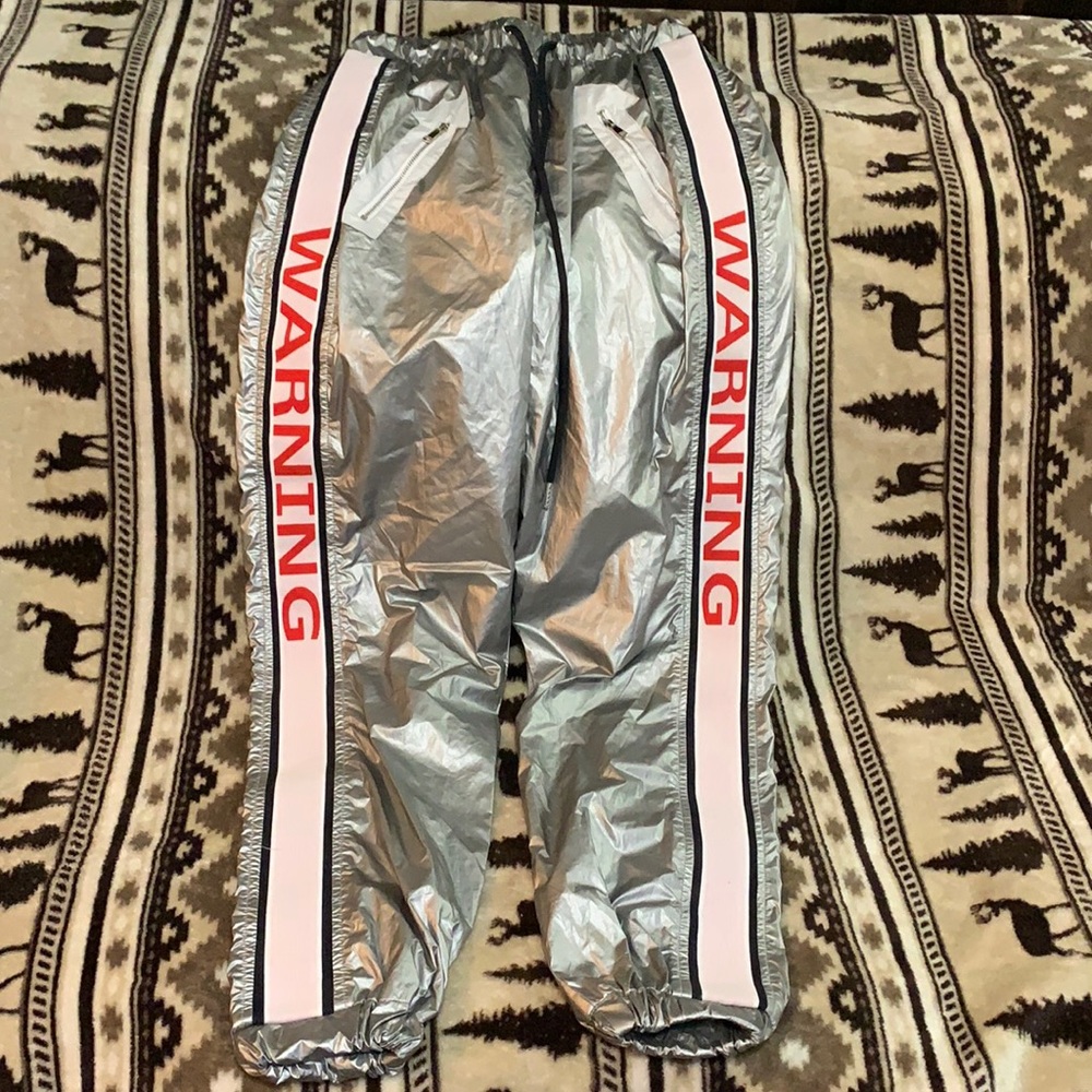 Fashion Nova silver “Warning” sweats xs/s